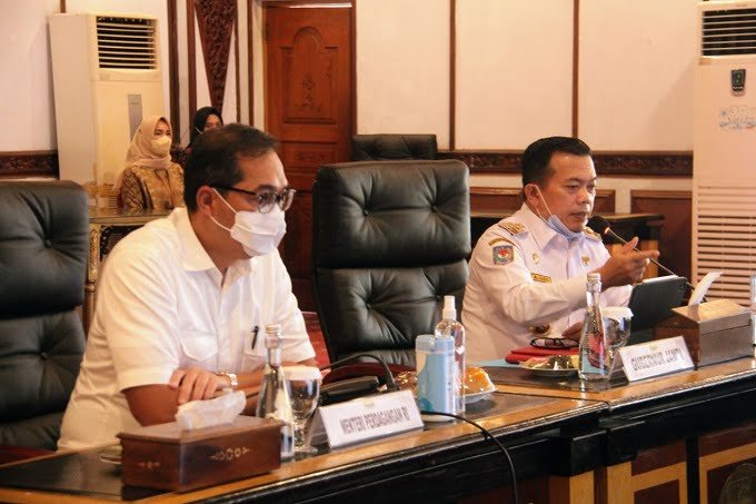 al haris saat rakor perdagangan al haris saat rakor perdagangan