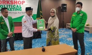 Penyerahan SK Pengurus Penyerahan SK Pengurus