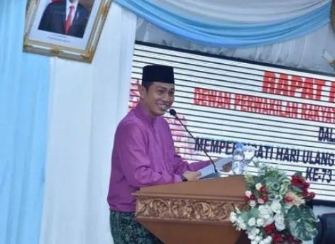 Bupati Fadhil Arief Bupati Fadhil Arief