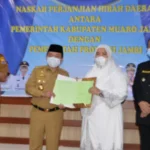 Bupati Masnah Hibah