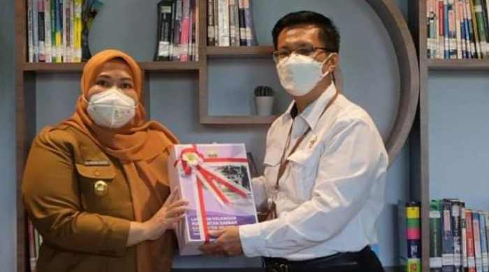 Masnah Serahkan LKPD Masnah Serahkan LKPD