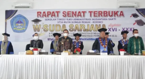 wako ahmadi wisuda