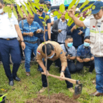 al haris tanam pohon