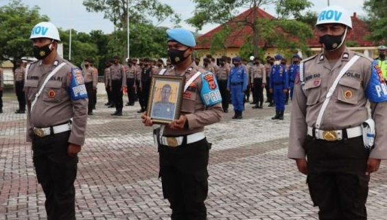 polisi dipecat polisi dipecat