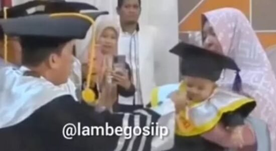 bayi wisuda bayi wisuda