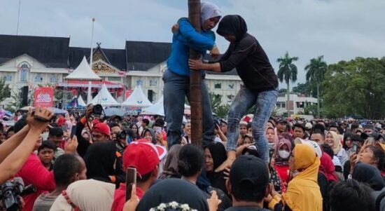 panjat [pinang panjat [pinang