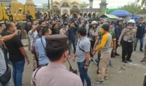 demo berdarah demo berdarah