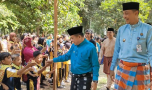 haris adat haris adat