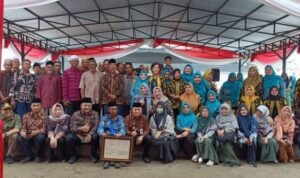 Gubernur Al Haris saat penyerahan sertifikat Indikasi Geografis. (foto/ist))