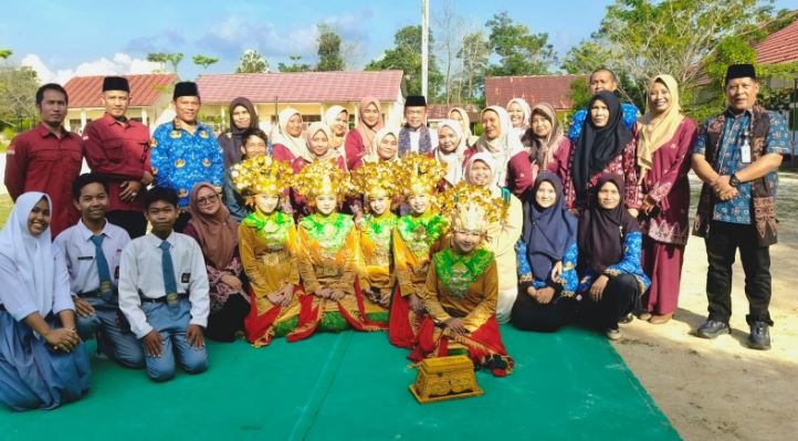 Gubernur tinjau SMA 7